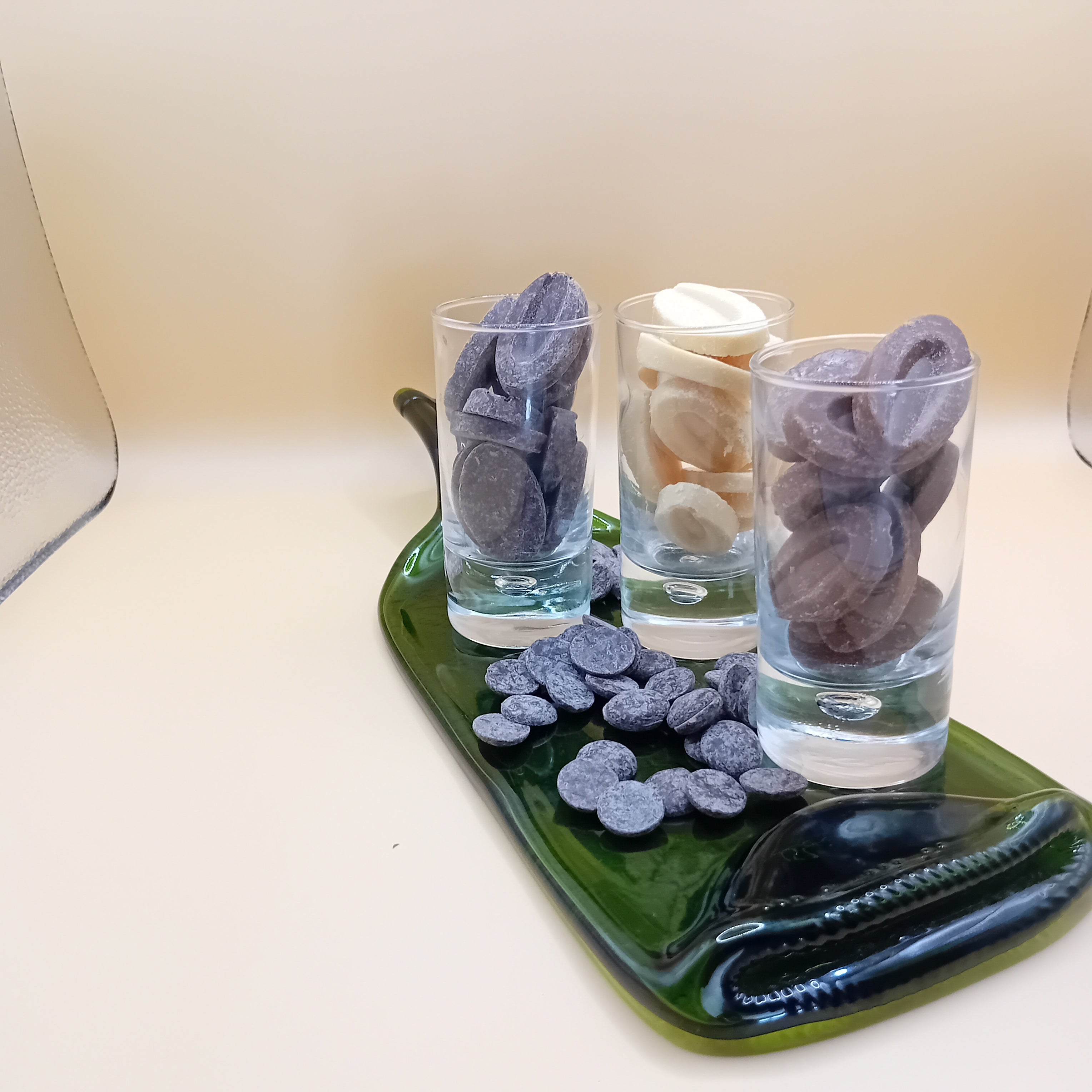 Bouteille en verre fondue – Plateau ou repose-cuillère artisanal