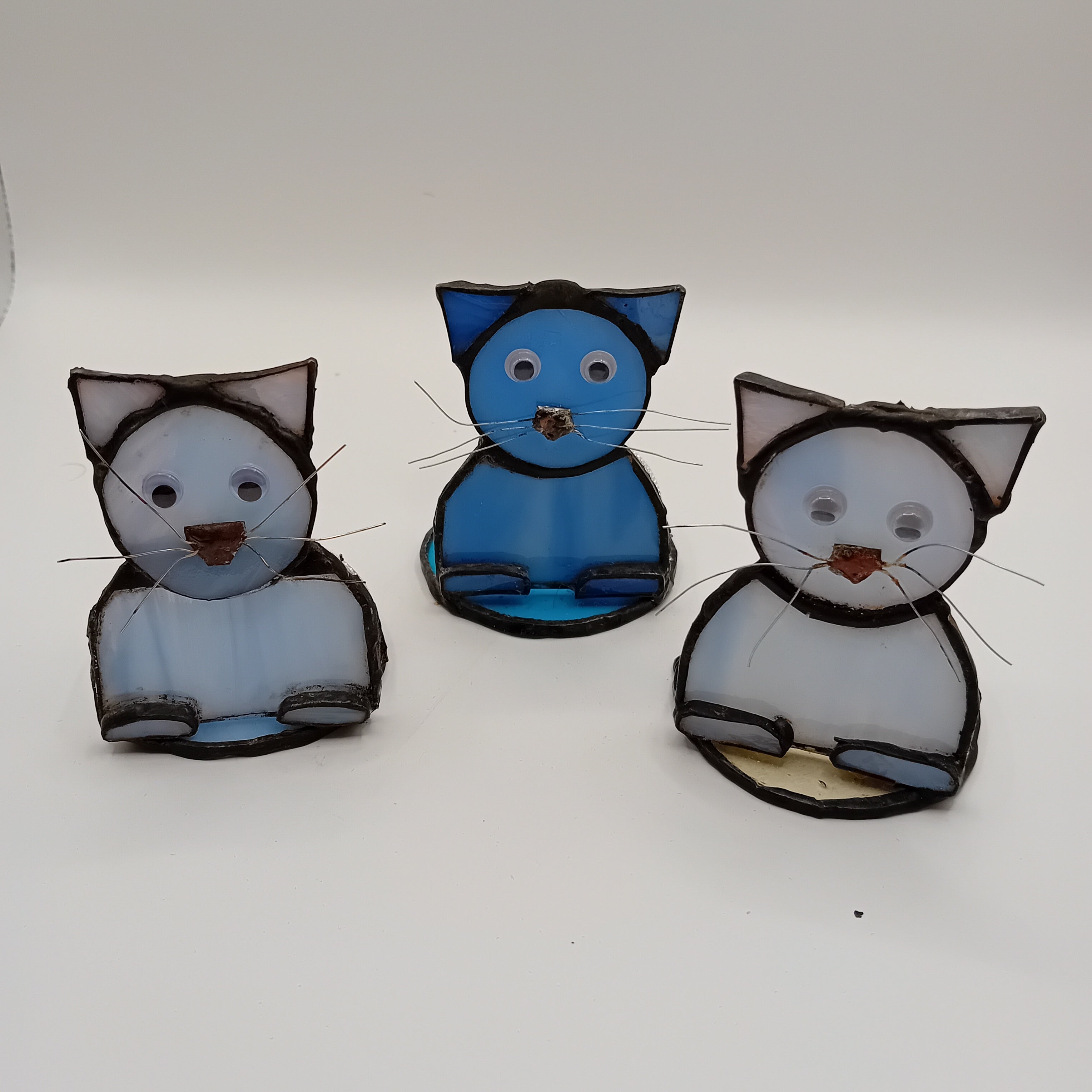 Chat bleu en Tiffany – Décoration artisanale originale