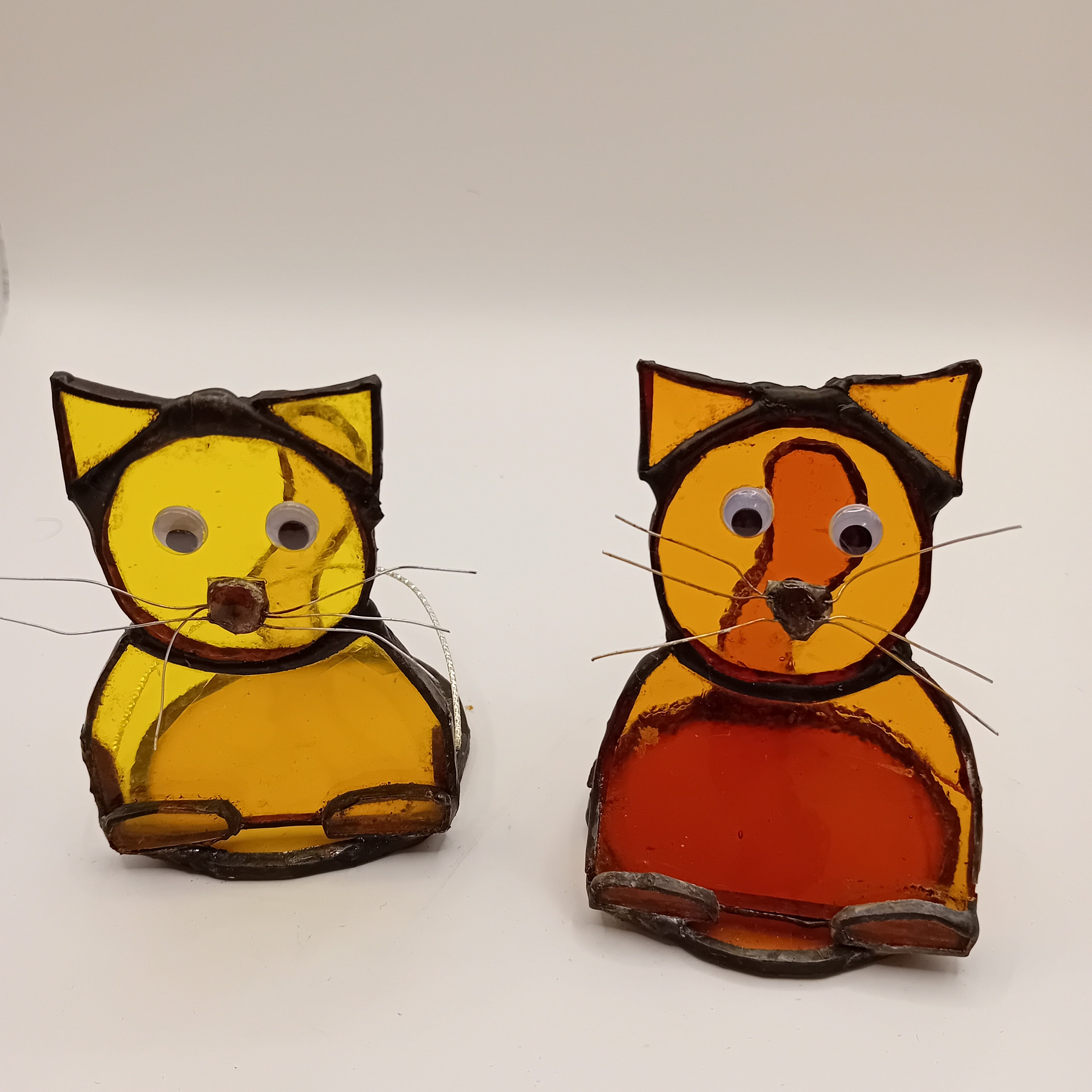 Chat jaune en Tiffany – Décoration artisanale en verre