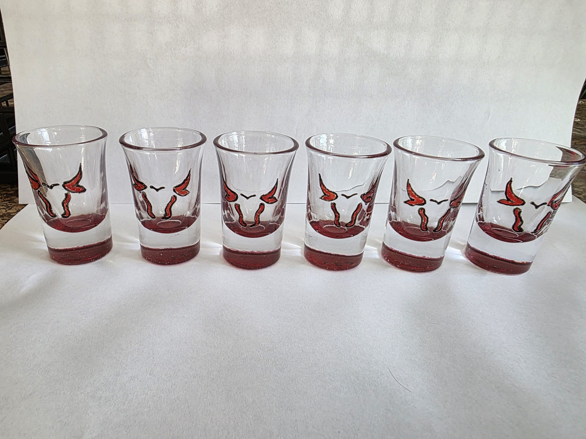 Lot de 6 petits verres motif taureaux