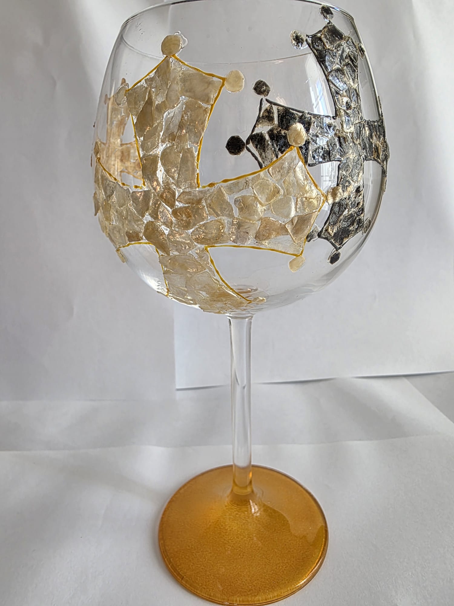 Lot de 2 grands verres ronds à pied, motif croix du Languedoc