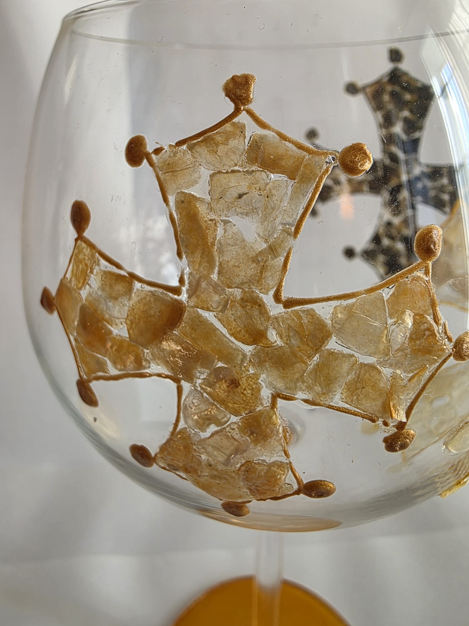 Lot de 2 grands verres ronds à pied, motif croix du Languedoc