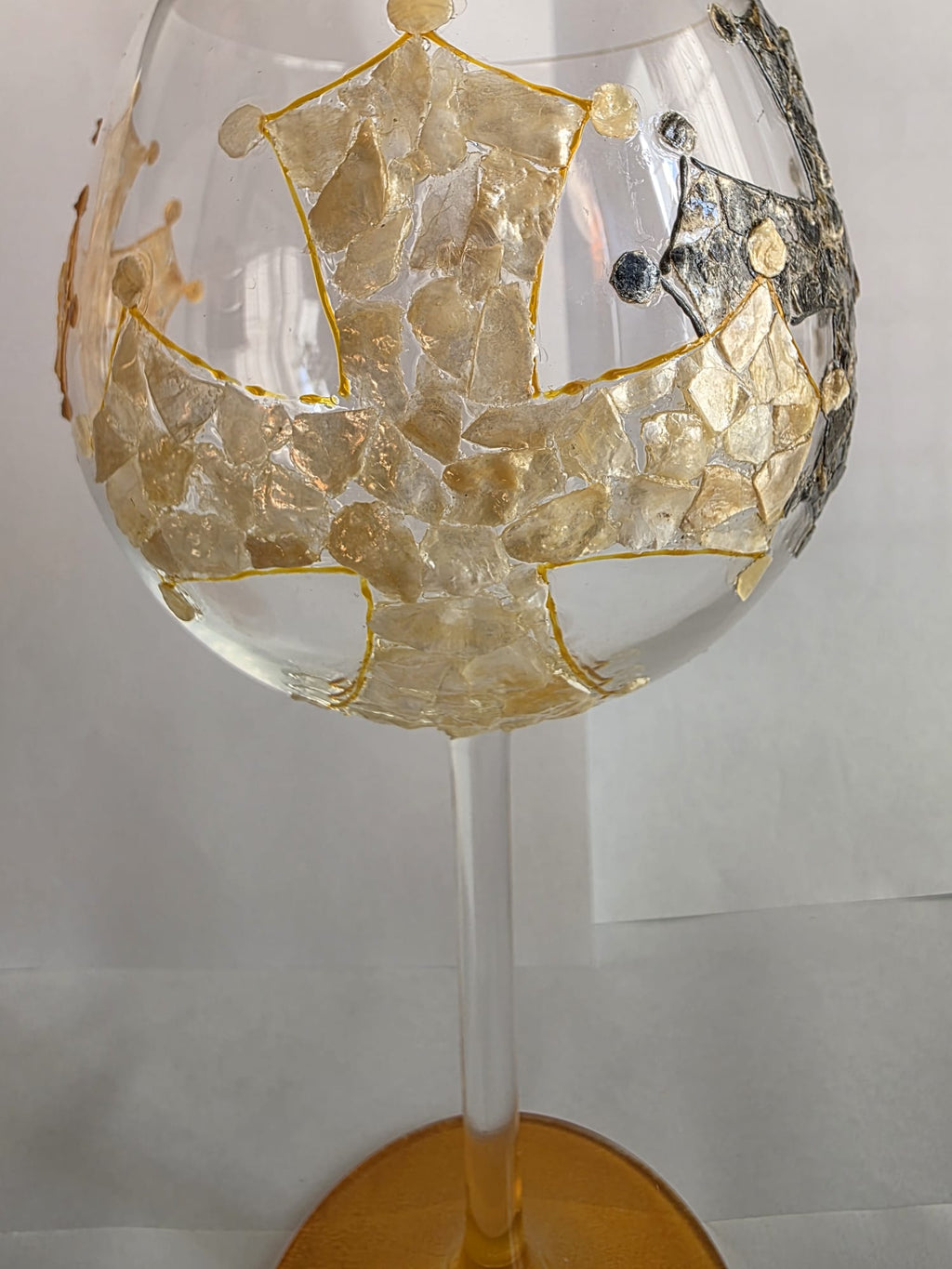 Lot de 2 grands verres ronds à pied, motif croix du Languedoc