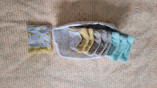 Lingettes démaquillantes et support